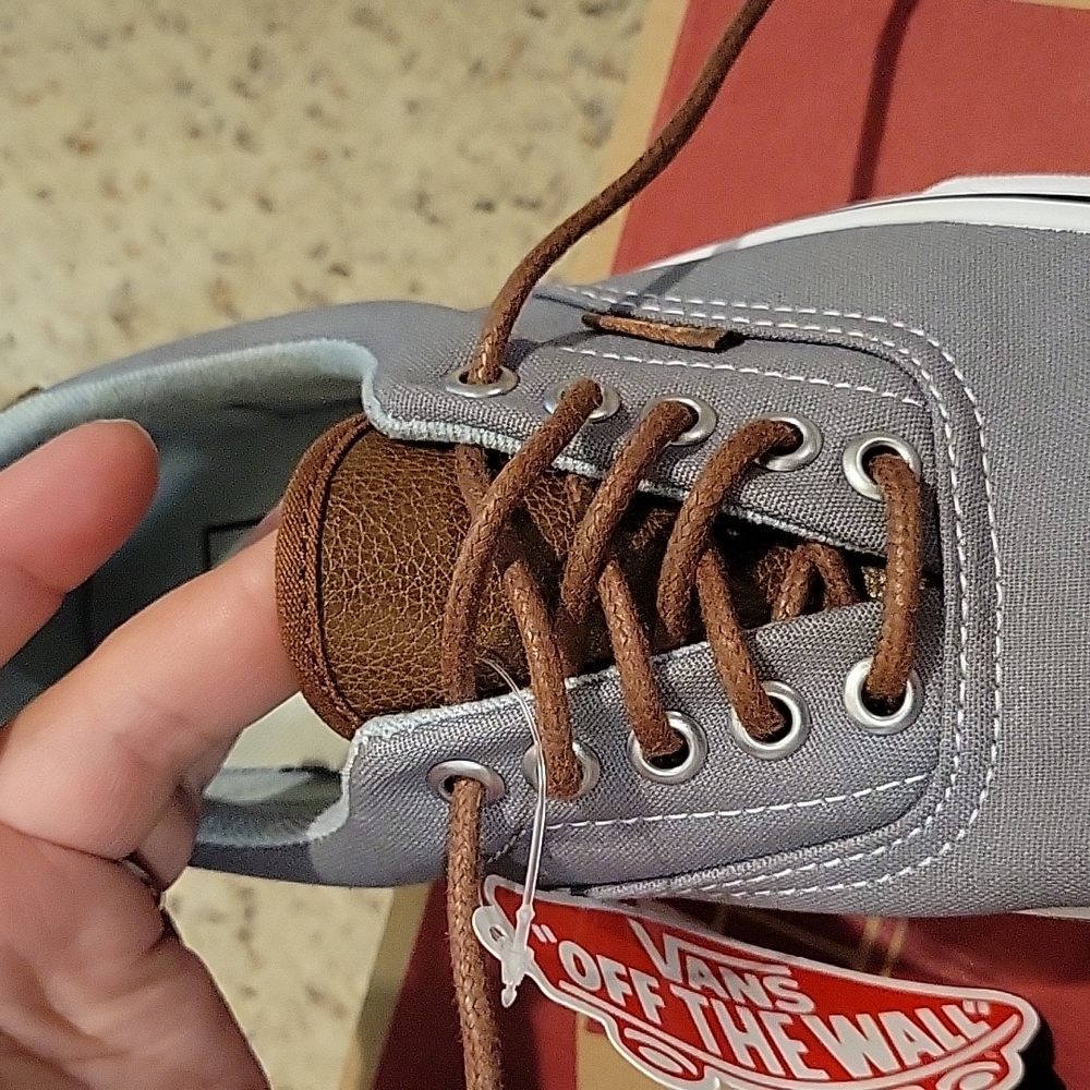 Vans - Picture 3 of 5